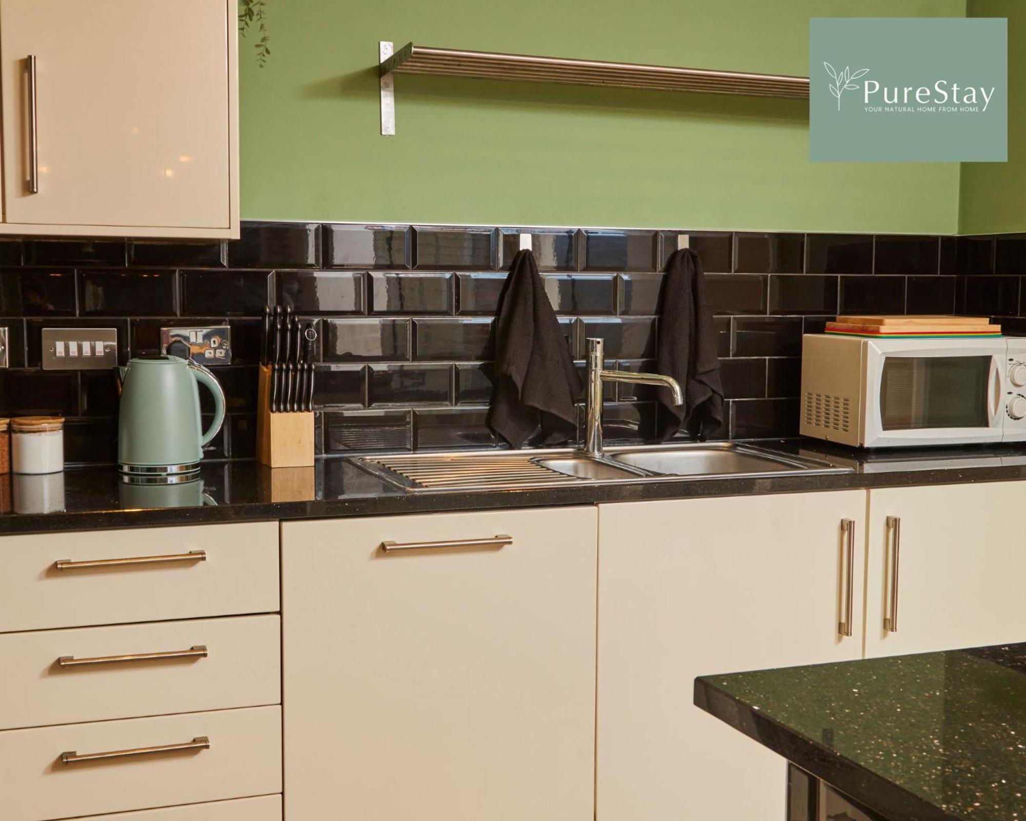 Superb House Manchester Near Etihad With Free Parking Sleeps 8 エクステリア 写真