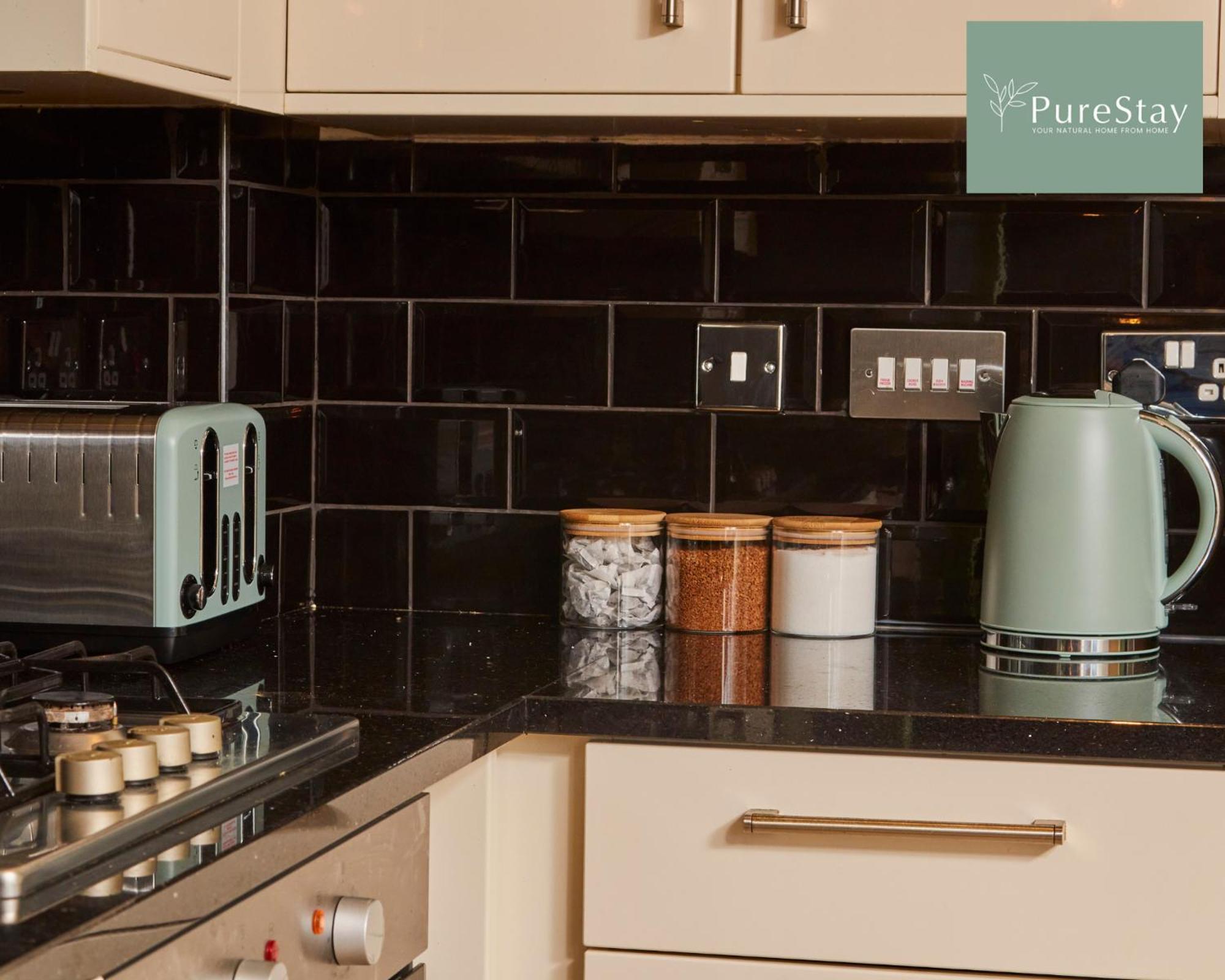 Superb House Manchester Near Etihad With Free Parking Sleeps 8 エクステリア 写真