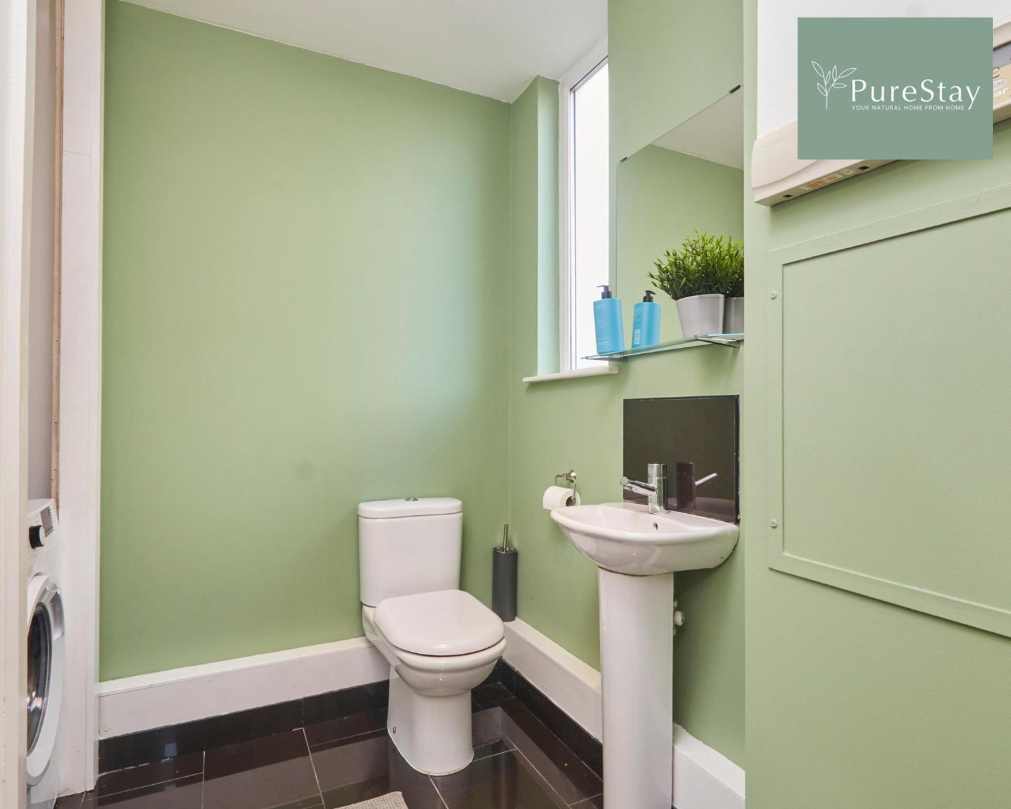Superb House Manchester Near Etihad With Free Parking Sleeps 8 エクステリア 写真