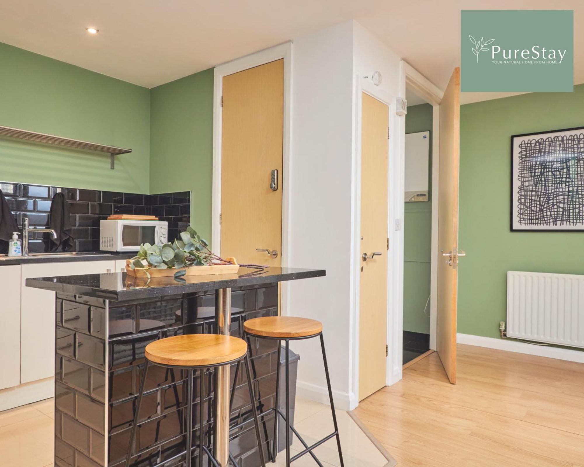 Superb House Manchester Near Etihad With Free Parking Sleeps 8 エクステリア 写真